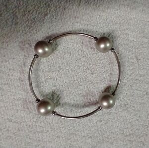 Silvertone faux pearl stretch bracelet